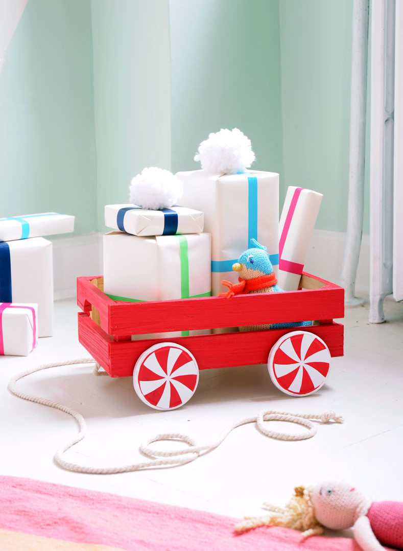 Santa gift wagon Christmas DIY craft