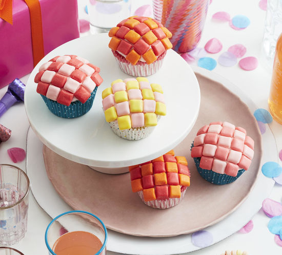 checkerboard cupcake decorating birthday party diy