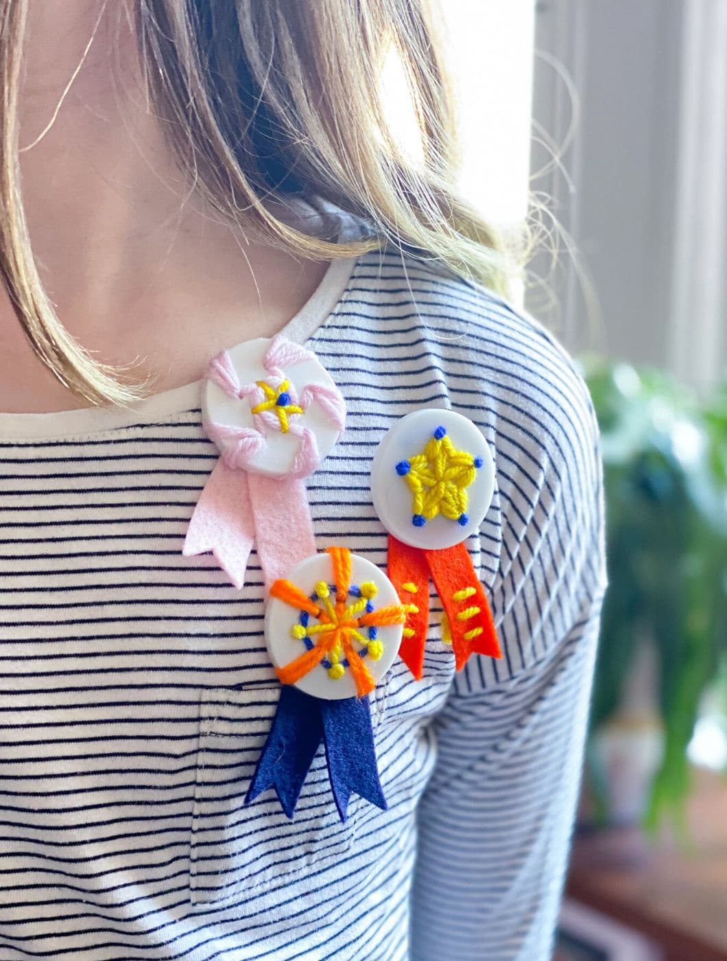 How to Make an Easy Award Ribbon Craft for Kids