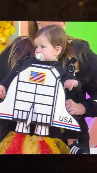 Never gets old seeing one of my crafts on national TV! Thanks @meaghanbmurphy and @womansdaymag for letting me a small part of your adorable segment on the @todayshow @hodaandjenna ! 🚀

Friends, if you tune in next Tuesday you might just catch a glimpse of yours truly in the sweetest costume ever! 🍫🍫🍫